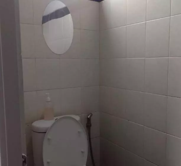 Hotelli Oyo 93286 Yellow House Syariah