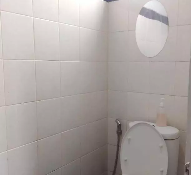 Hotelli Oyo 93286 Yellow House Syariah