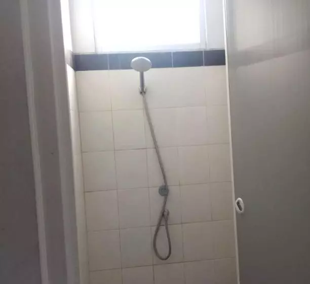 Hotelli Oyo 93286 Yellow House Syariah