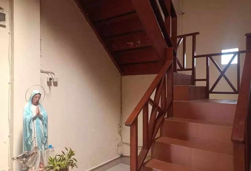 Hotelli Oyo 93303 Lourdes Blessing Hill