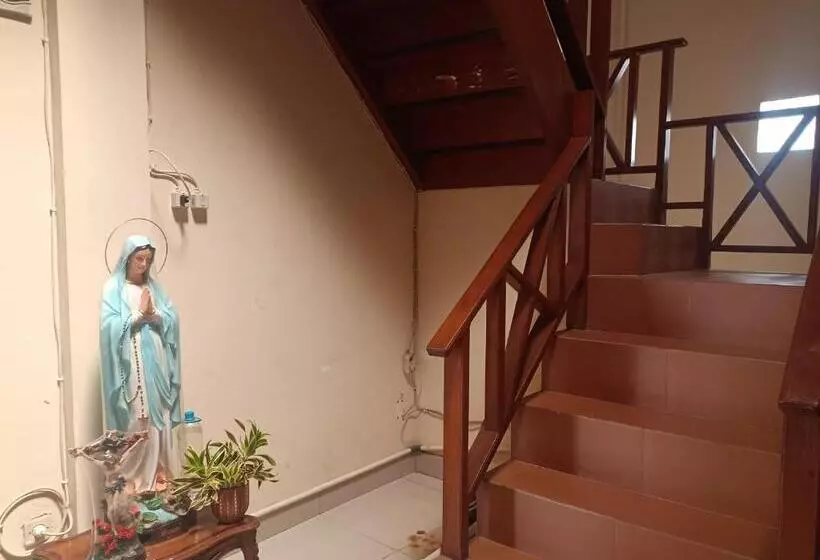 Hotelli Oyo 93303 Lourdes Blessing Hill