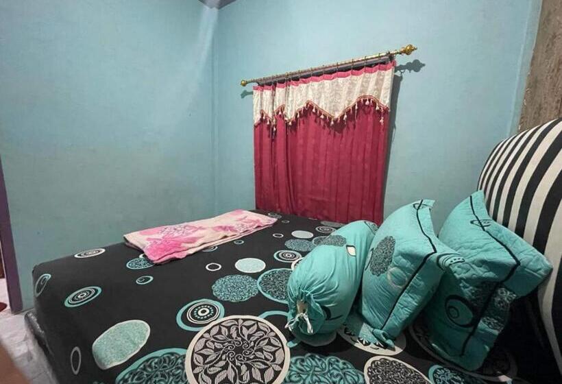 בית מלון כפרי Oyo 93308 Lima Saudara Syariah