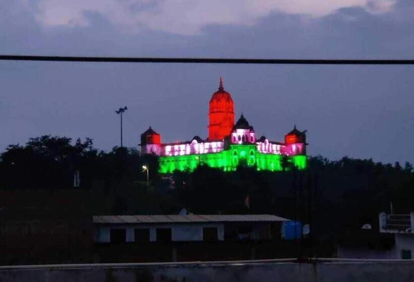 Hotel Oyo The Laxmi Temple View