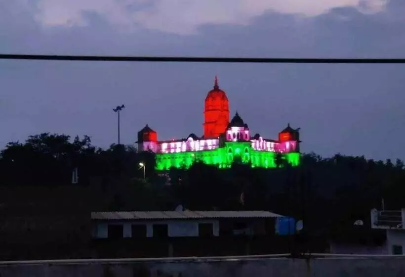 ホテル Oyo The Laxmi Temple View