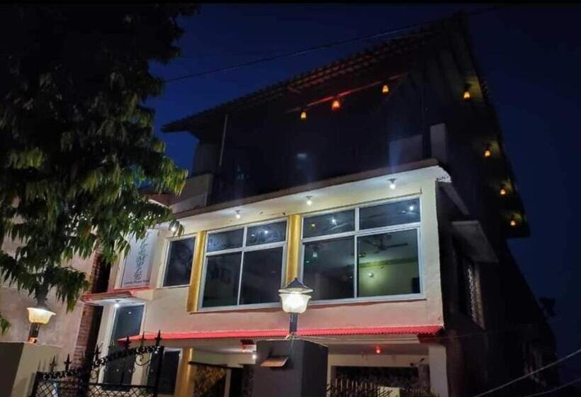 Hotel Oyo The Laxmi Temple View