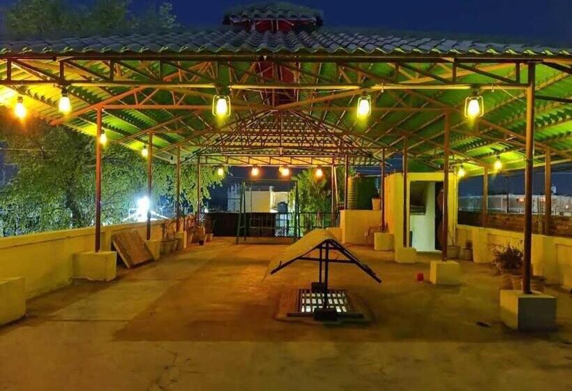 Hotel Oyo The Laxmi Temple View