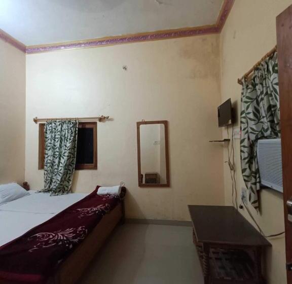 Hotel Oyo The Laxmi Temple View