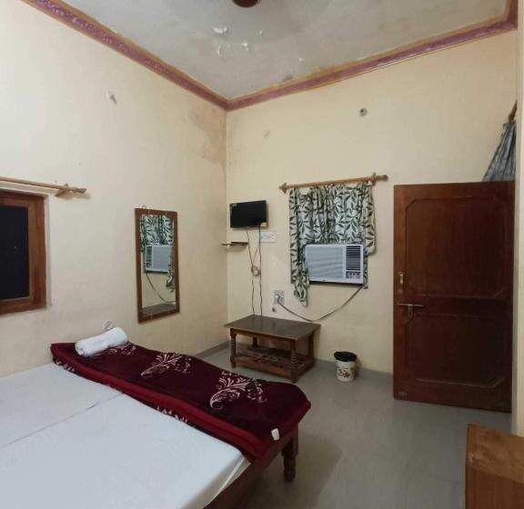 Hotel Oyo The Laxmi Temple View