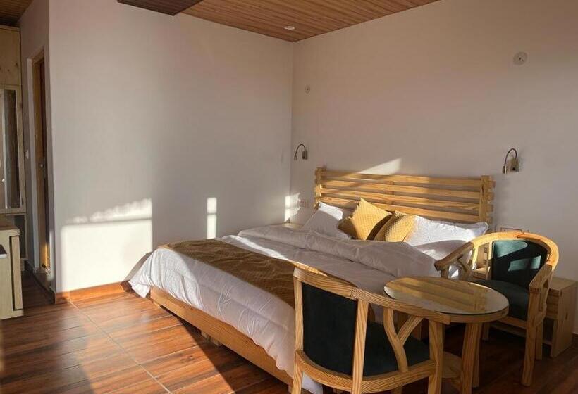Hotel The Deodar Stays
