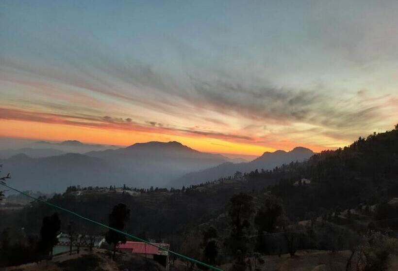 Hotel The Deodar Stays