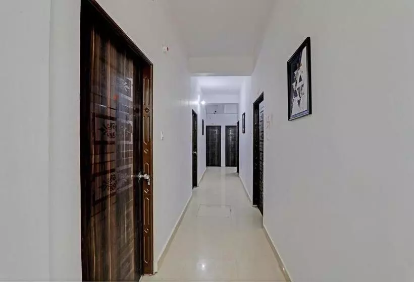 Oyo Flagship Royal Velvet Hotel & Banquet