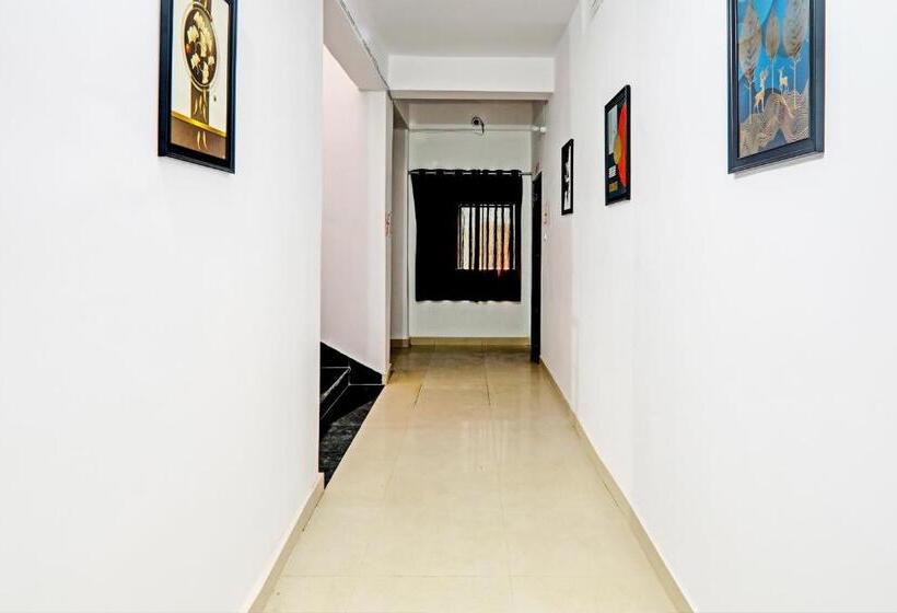 Oyo Flagship Royal Velvet Hotel & Banquet