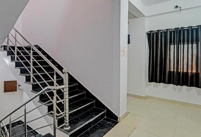 Oyo Flagship Royal Velvet Hotel & Banquet