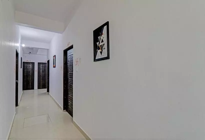 Oyo Flagship Royal Velvet Hotel & Banquet