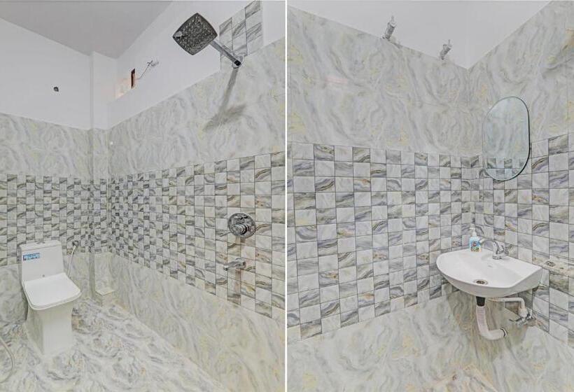 Oyo Flagship Royal Velvet Hotel & Banquet