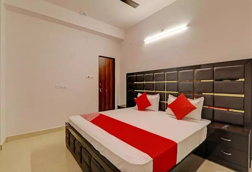 Oyo Flagship Royal Velvet Hotel & Banquet