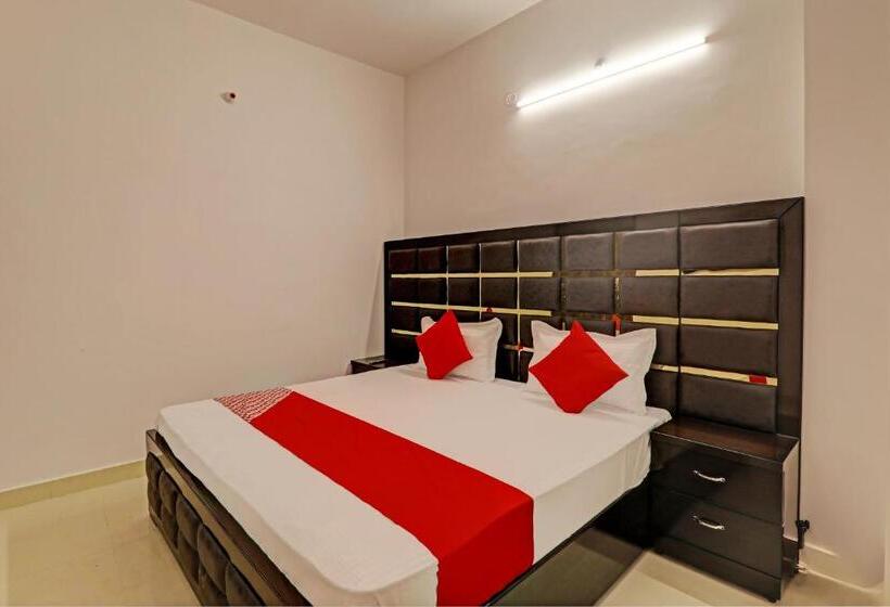 Oyo Flagship Royal Velvet Hotel & Banquet