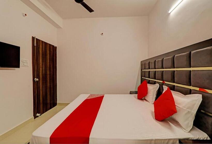 Oyo Flagship Royal Velvet Hotel & Banquet