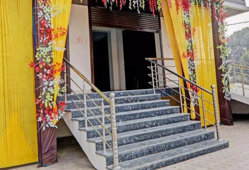 Oyo Flagship Royal Velvet Hotel & Banquet