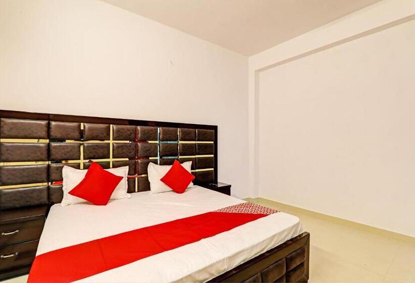 Oyo Flagship Royal Velvet Hotel & Banquet