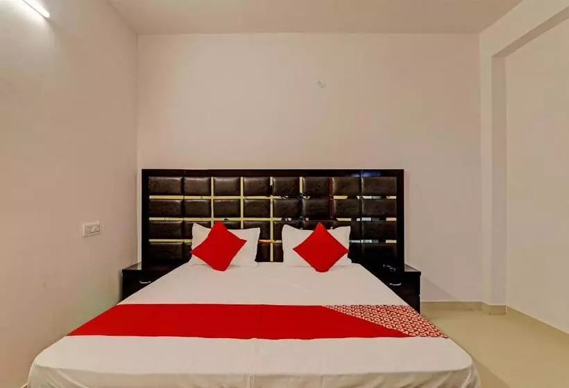 Oyo Flagship Royal Velvet Hotel & Banquet