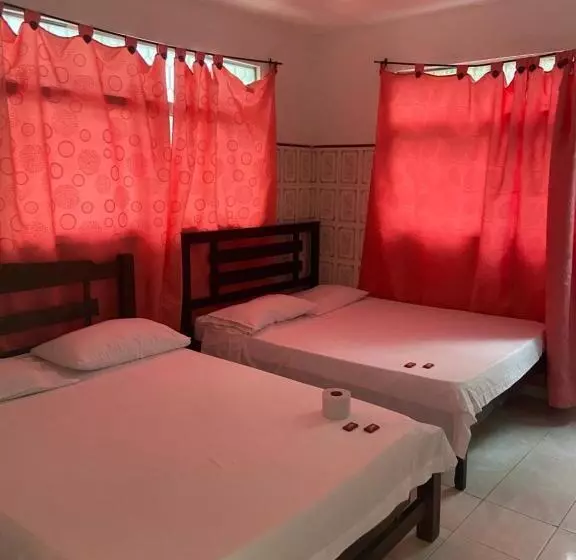 پانسیون Hostal La Terraza