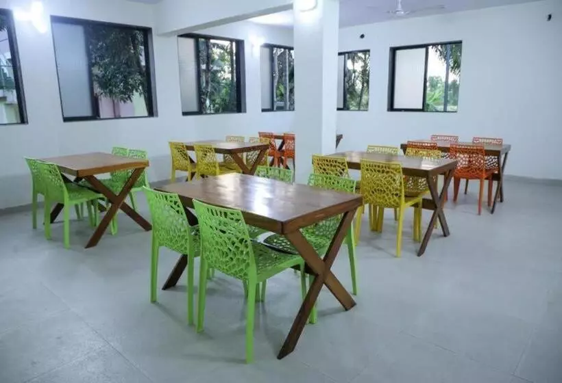 Majatalo Mokalbaug Beach Resort