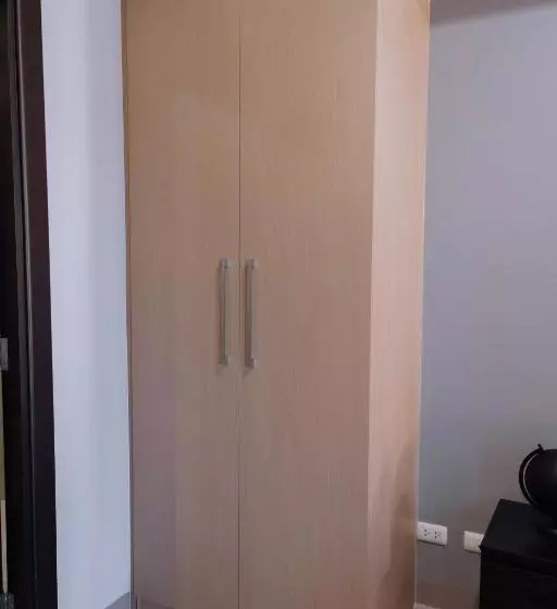 Uptown Parksuites 1br With Wi Fi, Free Netflix, Washer & Pool View