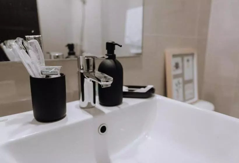 Uptown Parksuites 1br With Wi Fi, Free Netflix, Washer & Pool View
