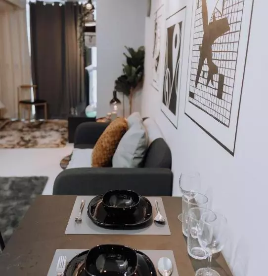 Uptown Parksuites 1br With Wi Fi, Free Netflix, Washer & Pool View