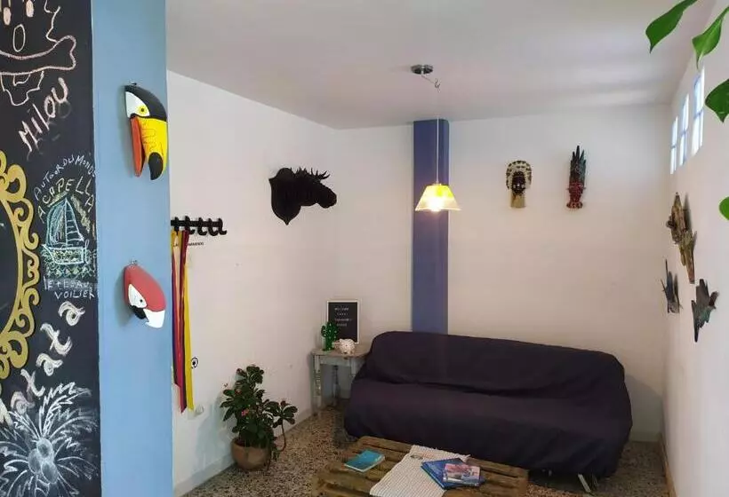 هاستل Casa Almendros