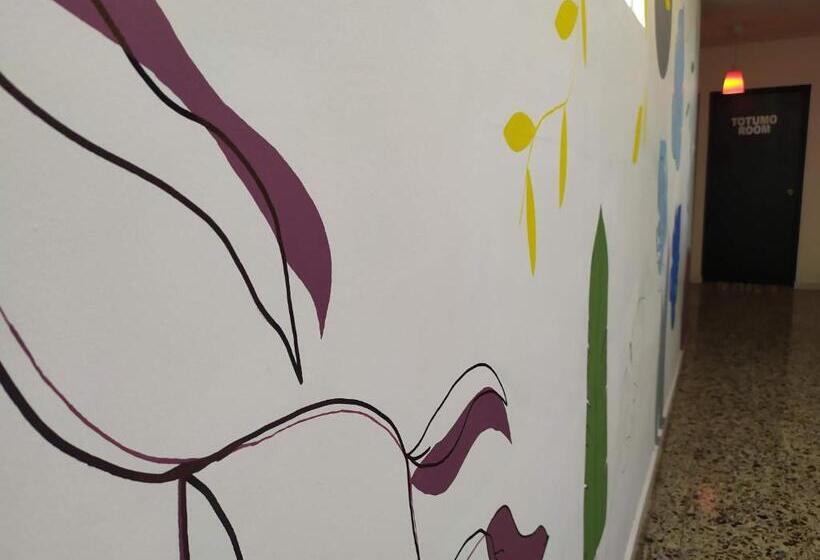 هاستل Casa Almendros