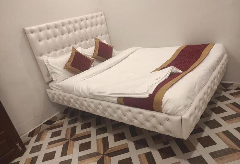 Отель Eagle Top 1