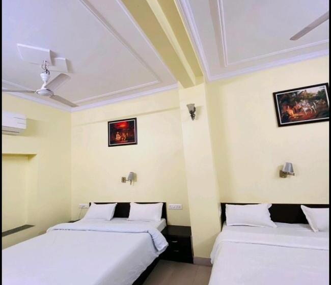 Hotel The Urban Stay