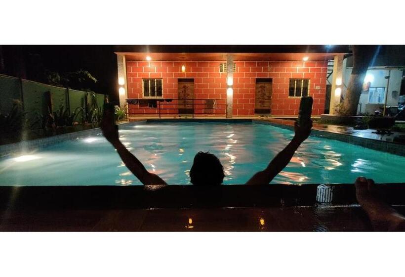 ホテル Waves Rooms By 29bungalow