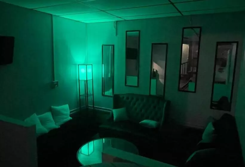 Luxury Suites Boutique Hotel And Lounge