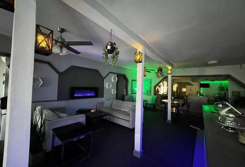 Luxury Suites Boutique Hotel And Lounge