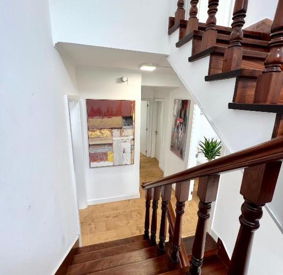 پانسیون Oeiras Beach Suites 6 With Private Bathroom And Terrace