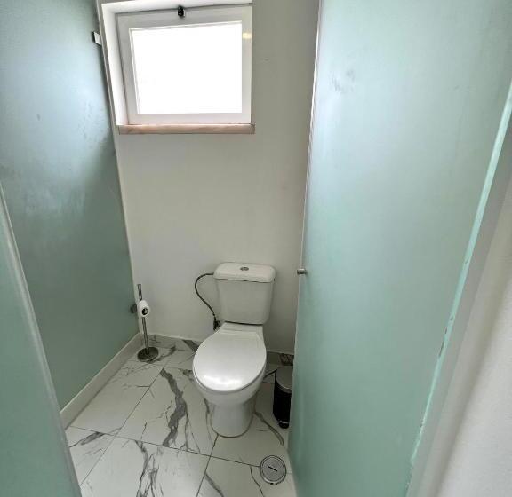 پانسیون Oeiras Beach Suites 6 With Private Bathroom And Terrace