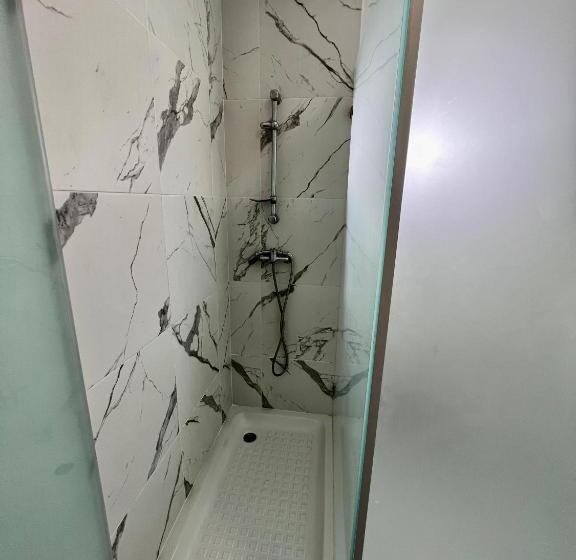 پانسیون Oeiras Beach Suites 6 With Private Bathroom And Terrace