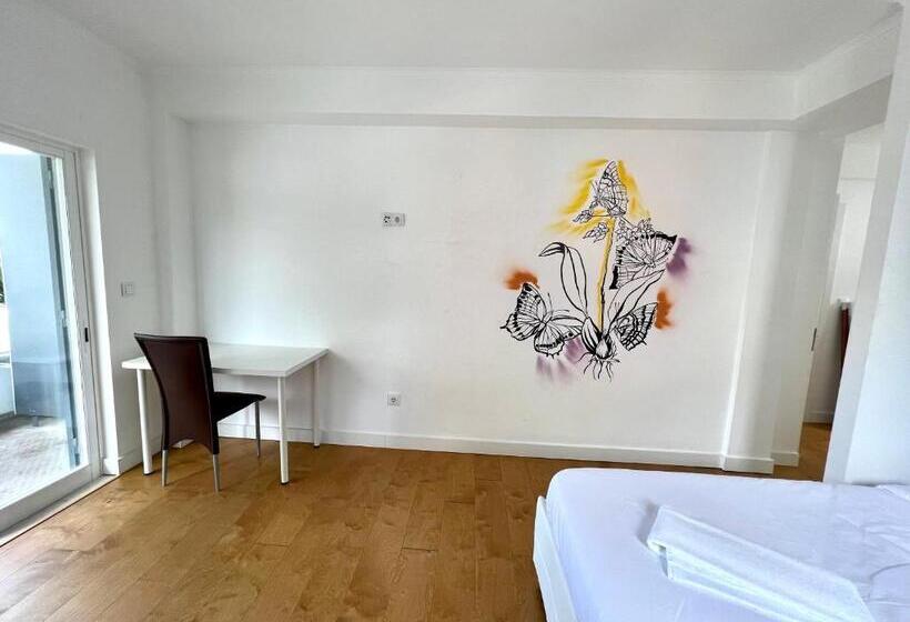 پانسیون Oeiras Beach Suites 6 With Private Bathroom And Terrace