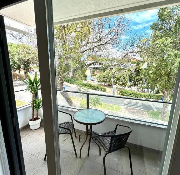 پانسیون Oeiras Beach Suites 6 With Private Bathroom And Terrace