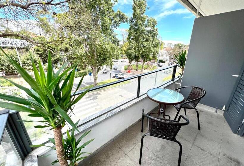 پانسیون Oeiras Beach Suites 6 With Private Bathroom And Terrace