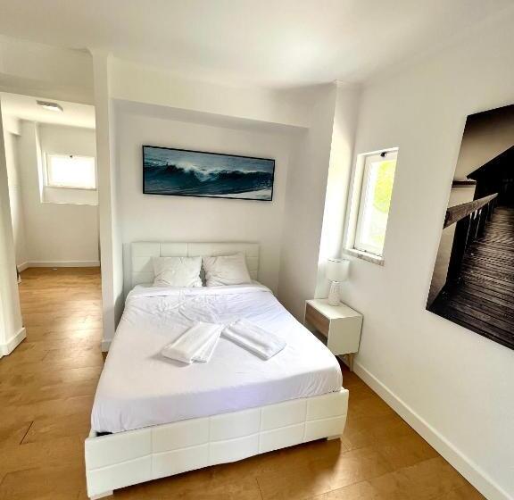 پانسیون Oeiras Beach Suites 6 With Private Bathroom And Terrace