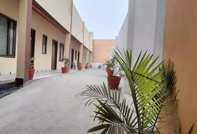 ペンション Panipat Town House Panipath
