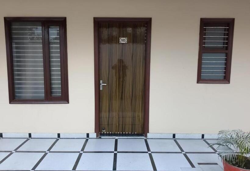 ペンション Panipat Town House Panipath