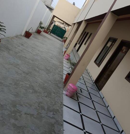 ペンション Panipat Town House Panipath