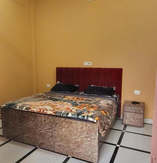 ペンション Panipat Town House Panipath