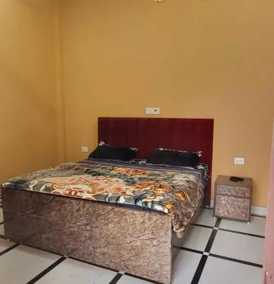 ペンション Panipat Town House Panipath