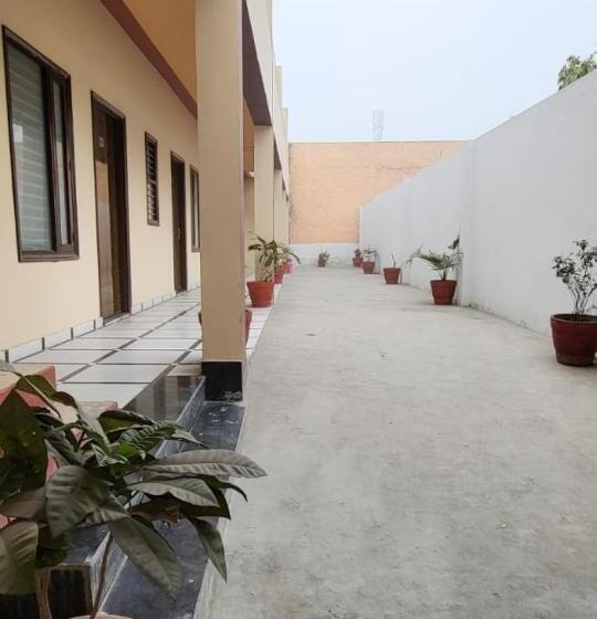 ペンション Panipat Town House Panipath